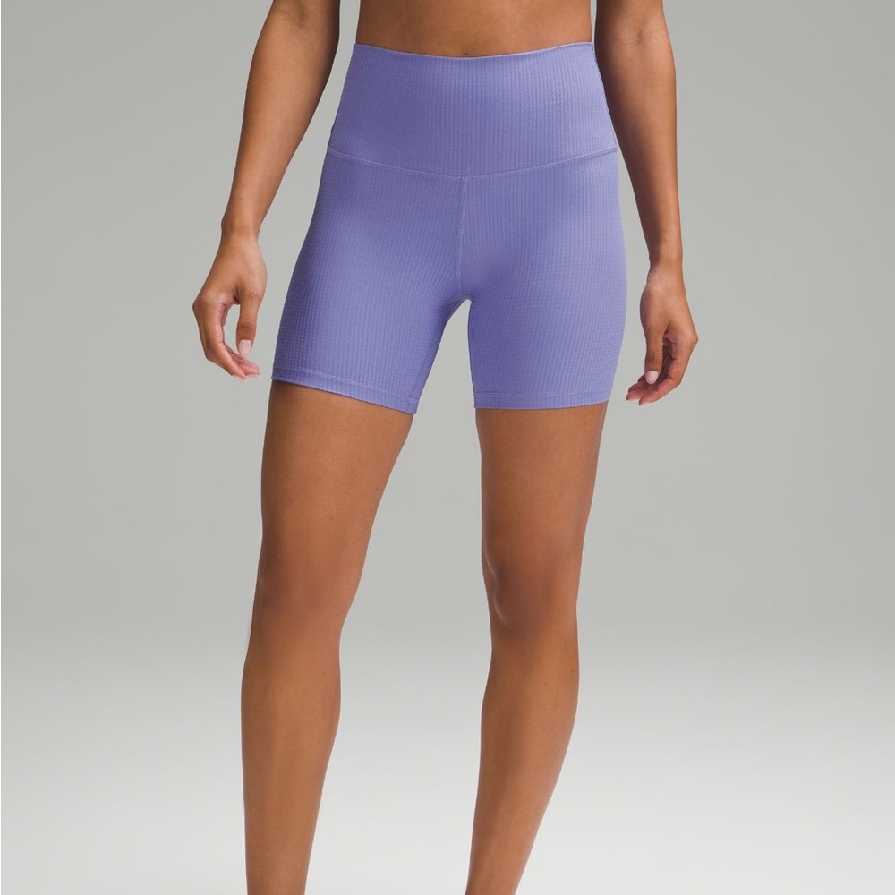 Lululemon high rise yoga short 6in in dark lavender *grid texture
